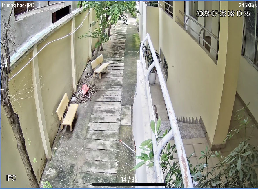 Hình Camera thực tế của bộ Trọn Bộ Camera Trường Học Giá Rẻ sử dụng mã DS-2CD1323G2-LIUF